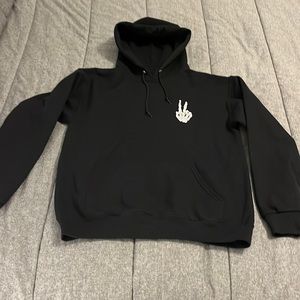 Men’s black sweatshirt